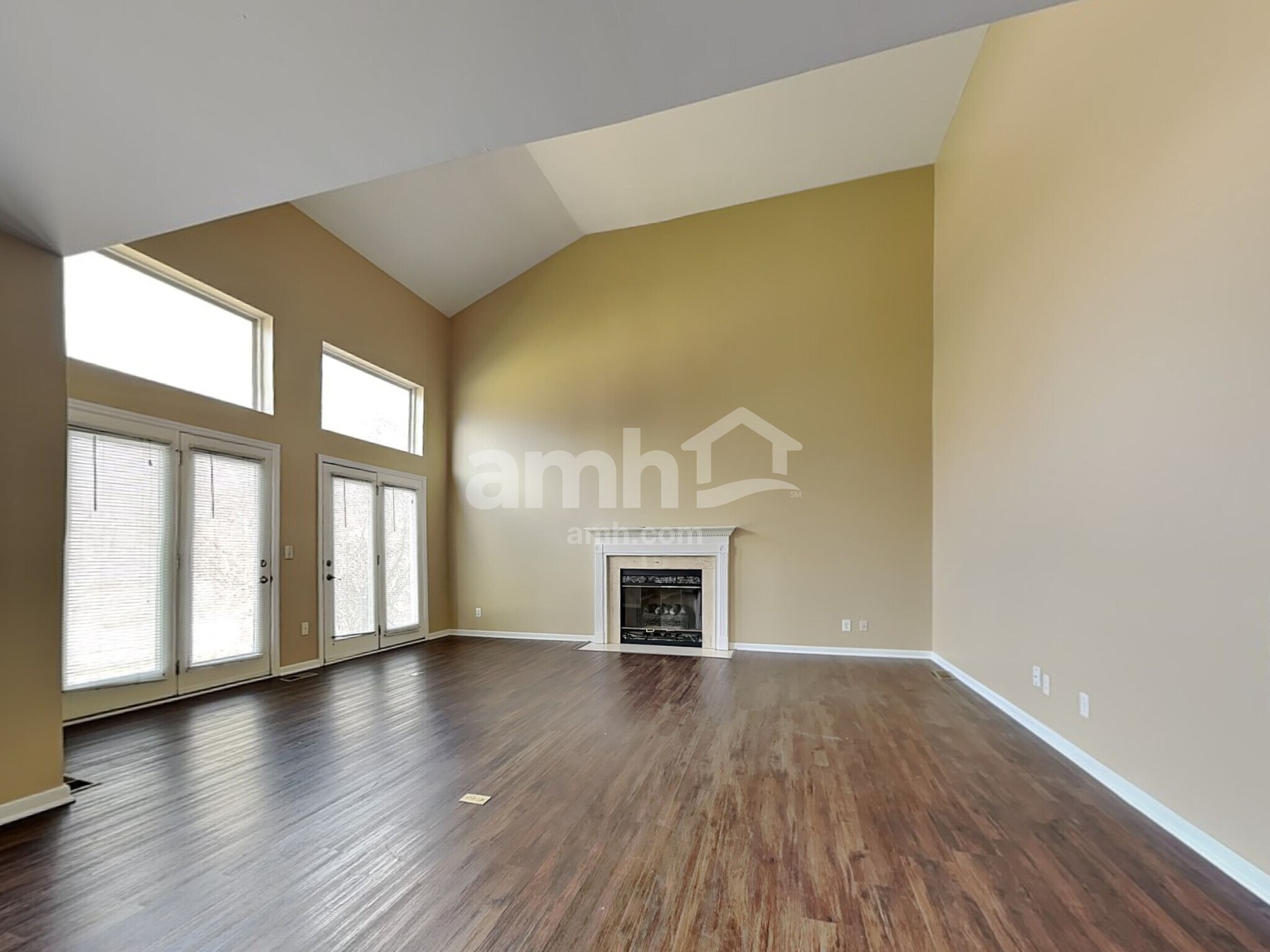 Building Photo - 10190 Meadowknoll Dr