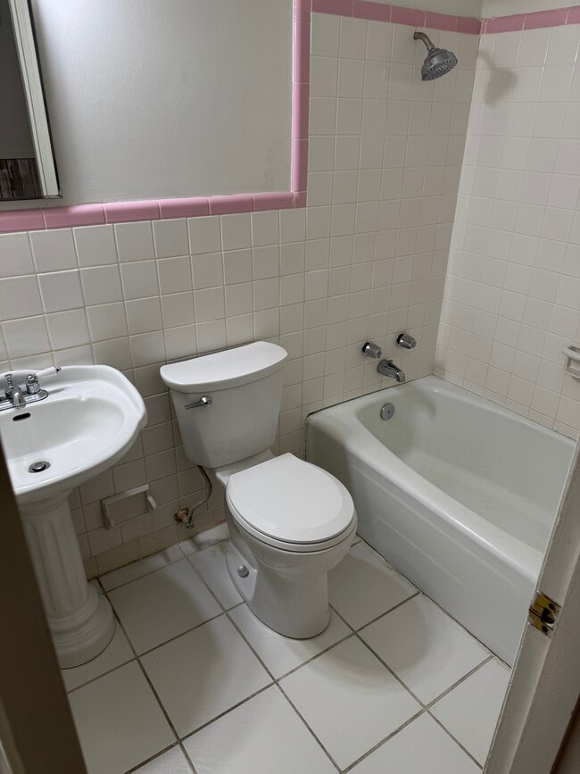 Building Photo - 1905 Charlton Dr