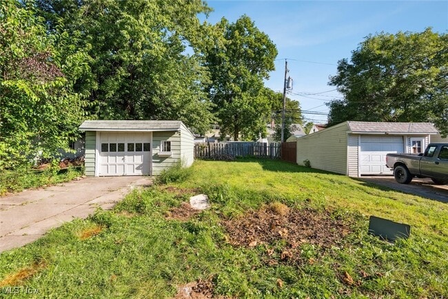Building Photo - 12821 Oak Park Blvd