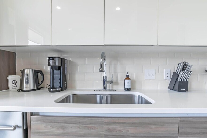 Building Photo - 500 S Ervay St