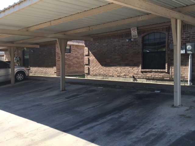 Building Photo - 1504 E Quail St