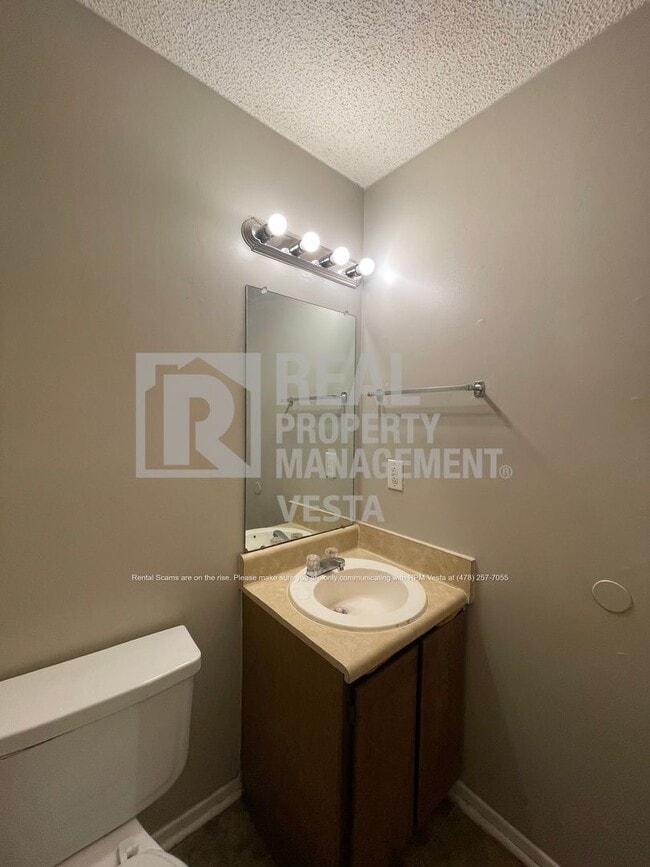 Building Photo - 515 Maplewood Dr