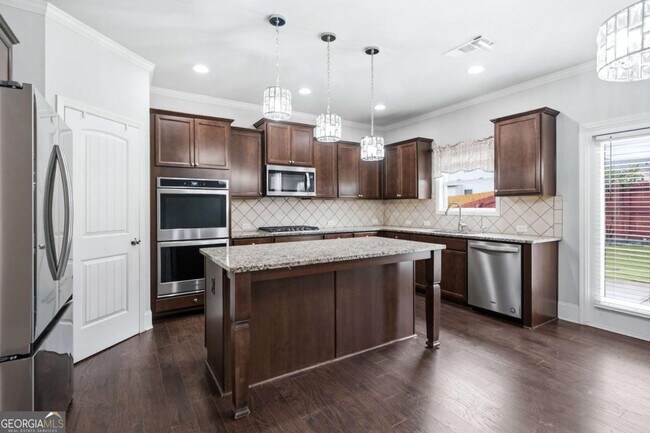 Building Photo - 2053 Hamilton Lake Pkwy