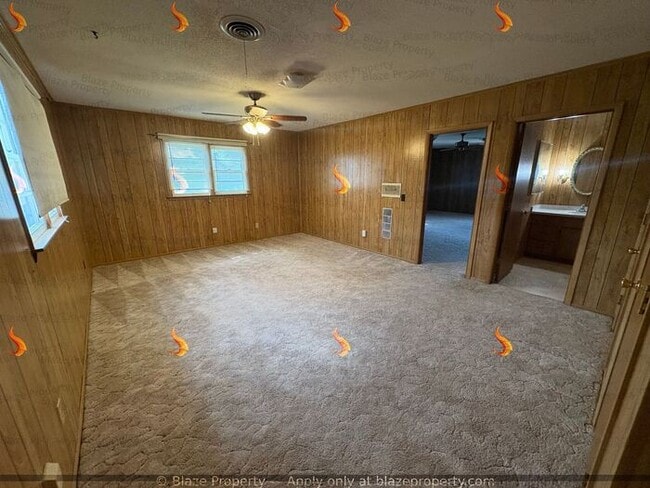 Building Photo - 4 bedroom 2 bathroom home in Lawndale read...