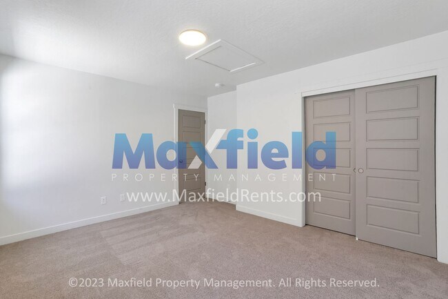 Building Photo - EV Friendly, Pool Access, Modern Luxury Sc...