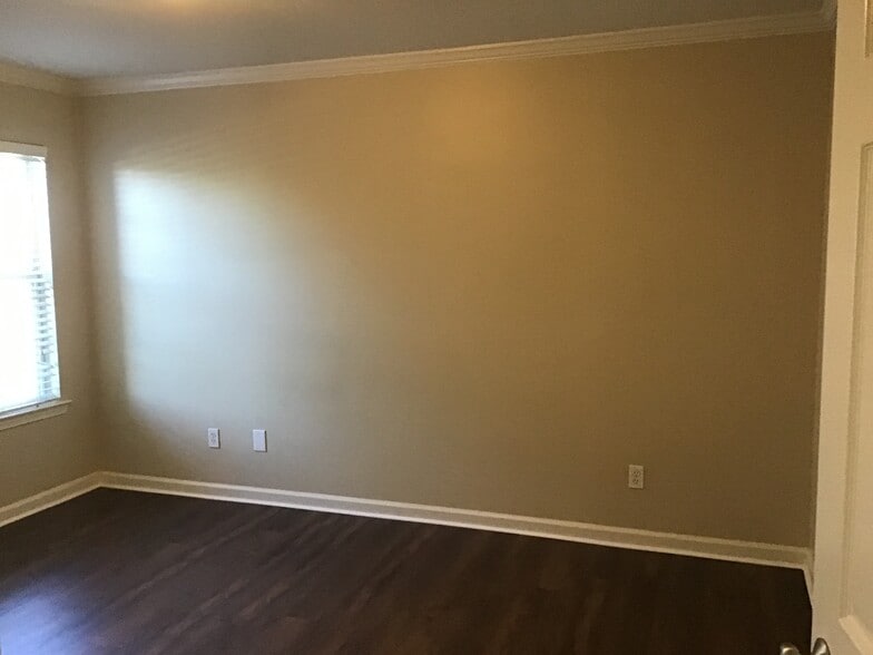 Building Photo - 195 Oakesdale Dr