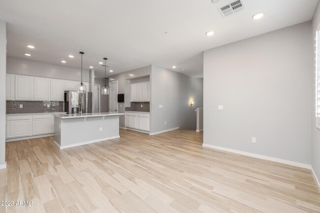 Building Photo - 250 W Queen Creek Rd