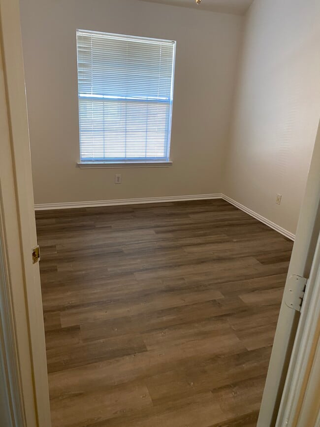 Building Photo - 5205 Crossvine Ln