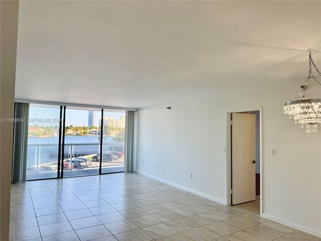 Building Photo - 20515 E Country Club Dr