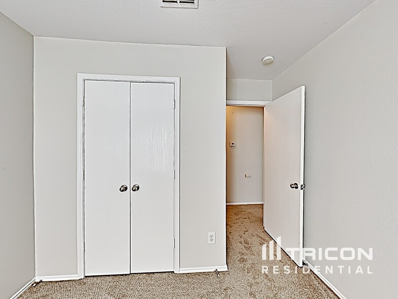 Building Photo - 1416 Pine Ln
