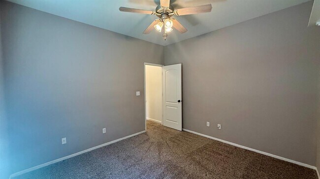 Building Photo - 1548 W Hampton Cir