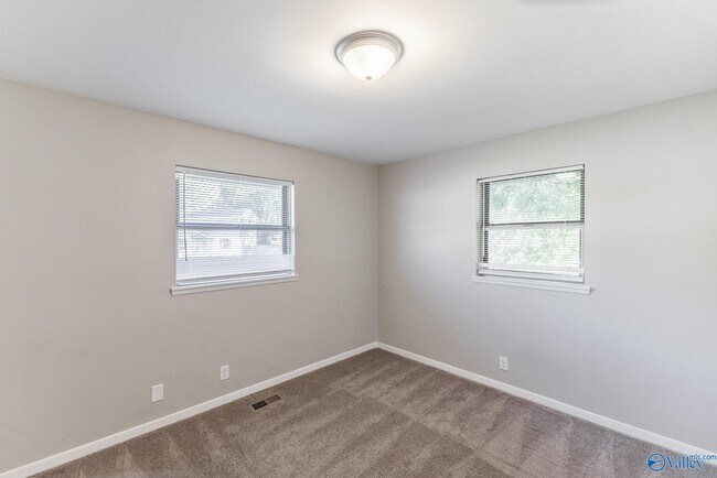 Building Photo - 2402 Mcclain Cir NW