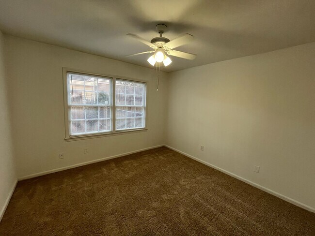 Building Photo - Charming Home In Columbus, GA Off Of Reese Road!