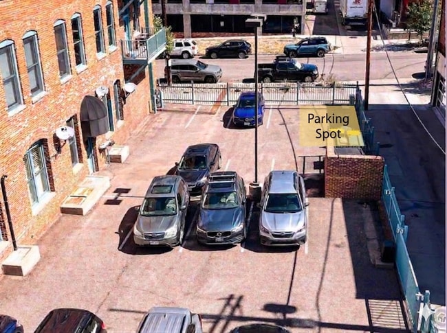 Building Photo - 2560 Blake St