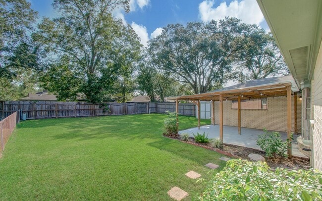 Building Photo - 15611 La Casa Ln