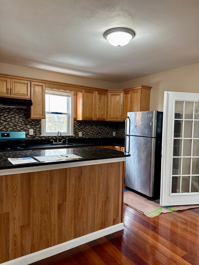 Building Photo - 14 School St