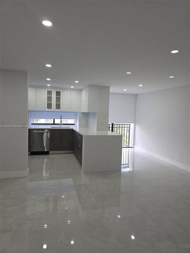 Building Photo - 17021 N Bay Rd