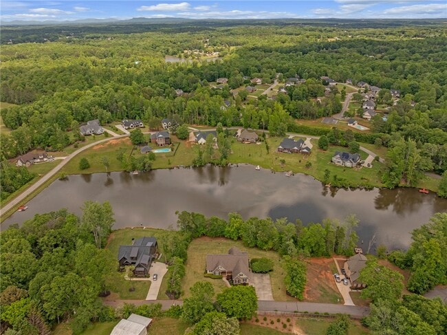 Building Photo - 137 Crawford Lake Dr