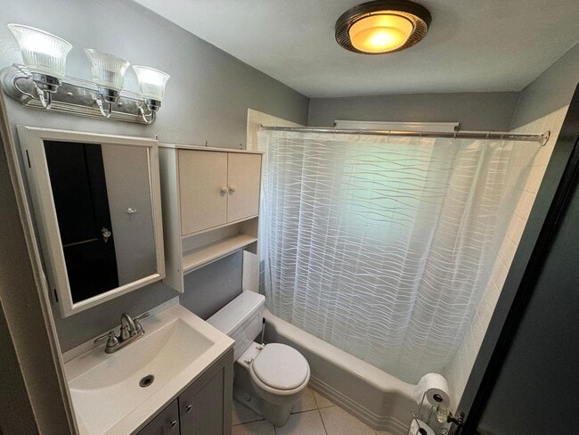 Building Photo - 3 bedroom 1 bath single family home