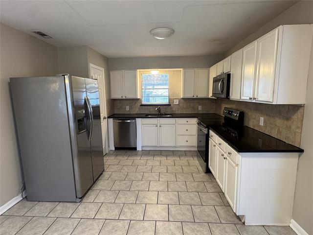 Building Photo - 304 Burgett St