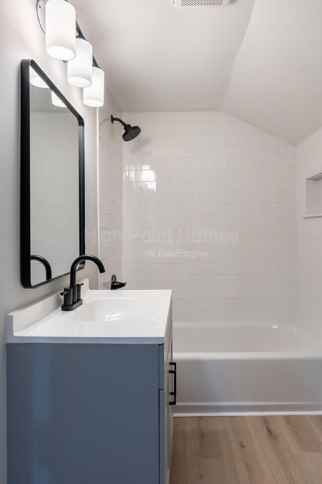 Building Photo - 1201 E 32nd St