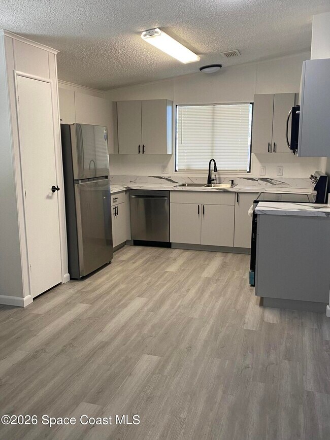 Building Photo - 1925 Sago Palm St NE