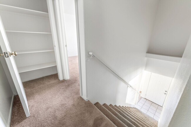 Building Photo - 505 Escoto Pl