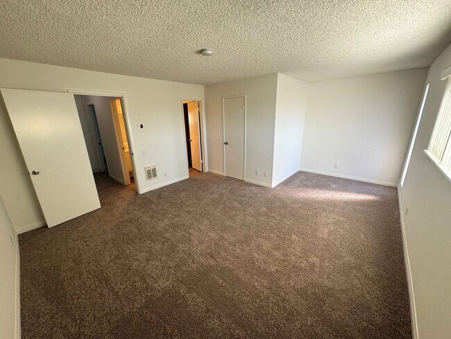 Building Photo - Spacious Ventura Keys Condo- Enjoy The Marina Life!