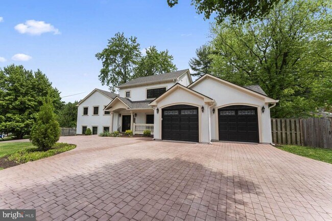 Building Photo - 5844 Bermuda Ct
