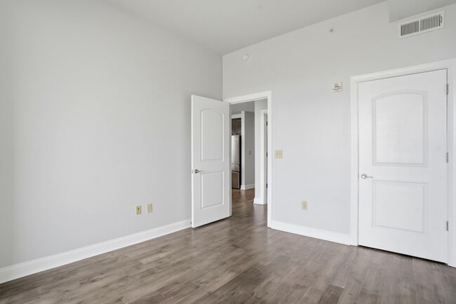 Building Photo - 701 Royal Ct