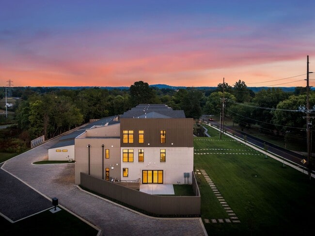 Building Photo - Brand New Townhome in The Heart Of East Nashville
