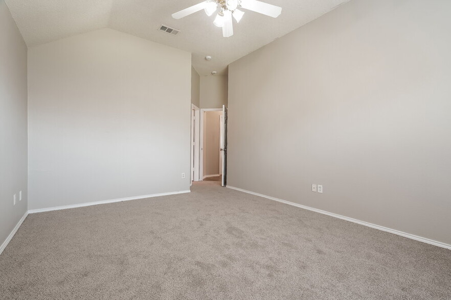 Building Photo - 8504 Rock Creek Dr