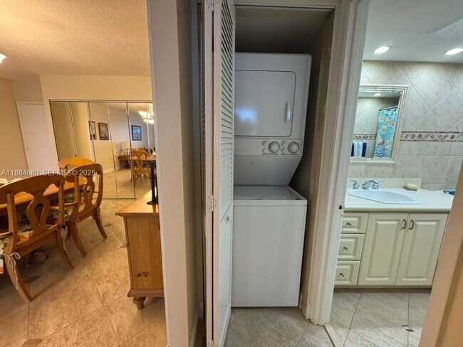 Building Photo - 5005 Collins Ave