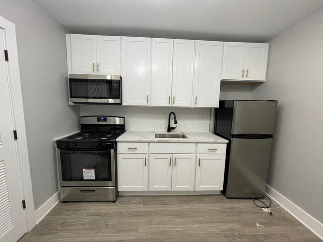 Building Photo - 26 Yale Ave