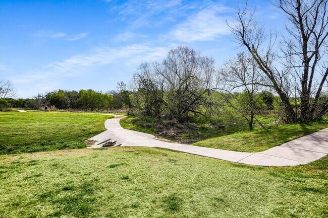 Building Photo - 102 Blanco Woods Blvd