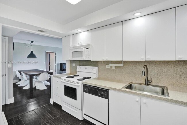 Building Photo - 20355 NE 34th Ct