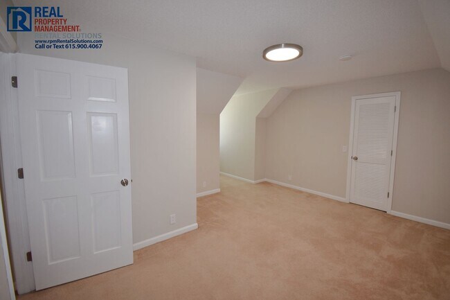 Building Photo - 2107 Londonderry Dr