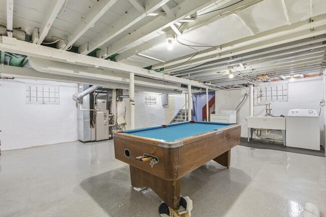 Building Photo - 314 W Muir Ave