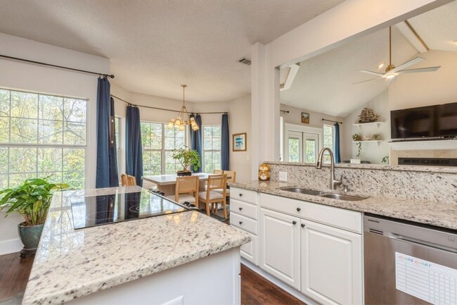 Building Photo - Spacious 3BR home with gorgeous finishes!!...