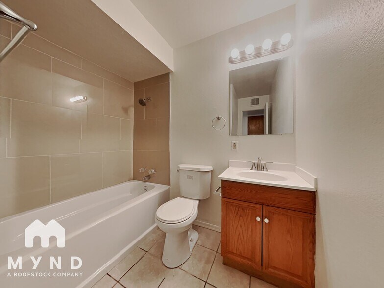 Building Photo - 5619 N 61st Cir