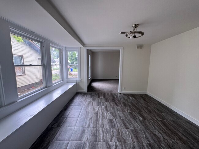 Building Photo - 837 S Belmont Ave