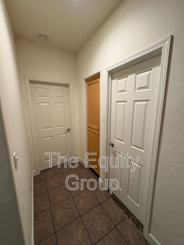 Building Photo - 144 E Reese Ave