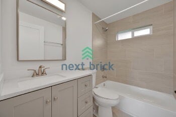 Building Photo - Charming Single-Story Retreat in a Quiet Kent Neighborhood!