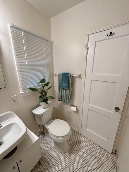 Bathroom - 111 N 6th St