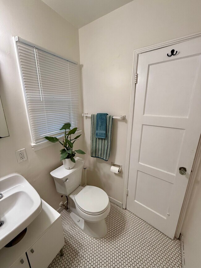 Bathroom - 111 N 6th St
