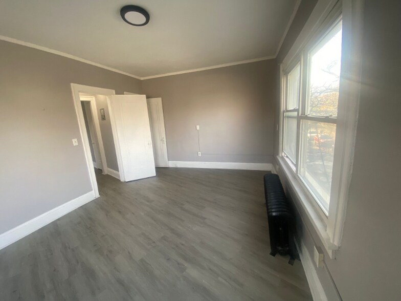 Building Photo - 392 E 147th St