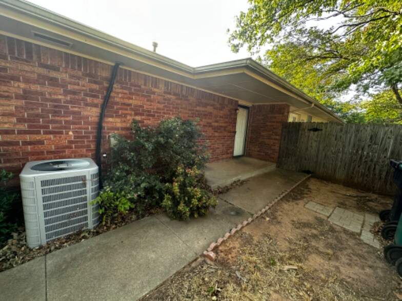 Building Photo - 8209 NW 78th Terrace