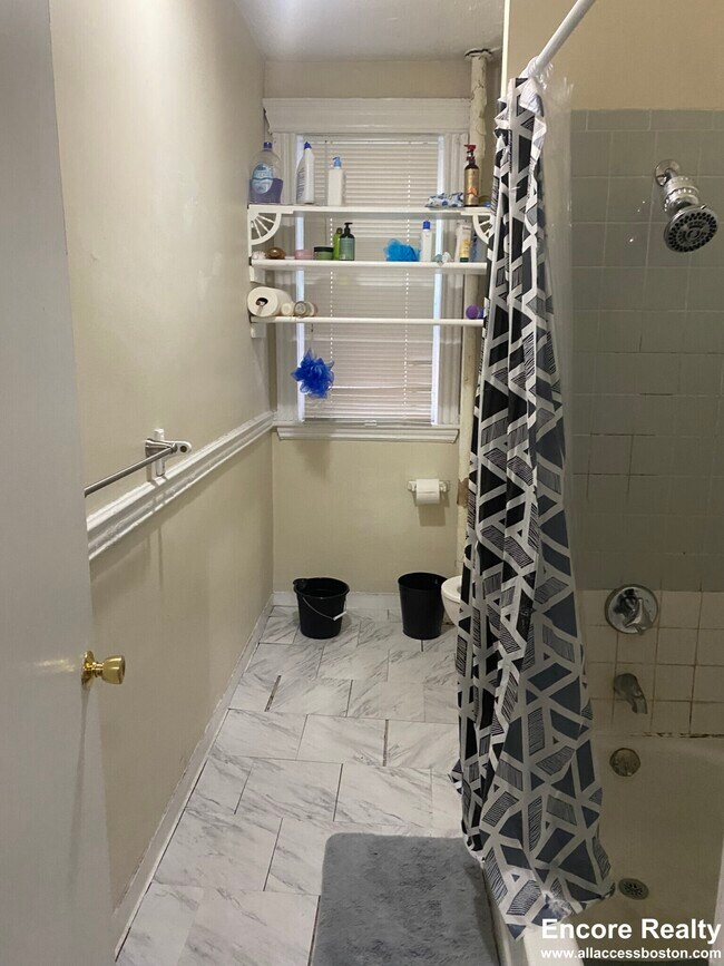 Building Photo - 364 Riverway