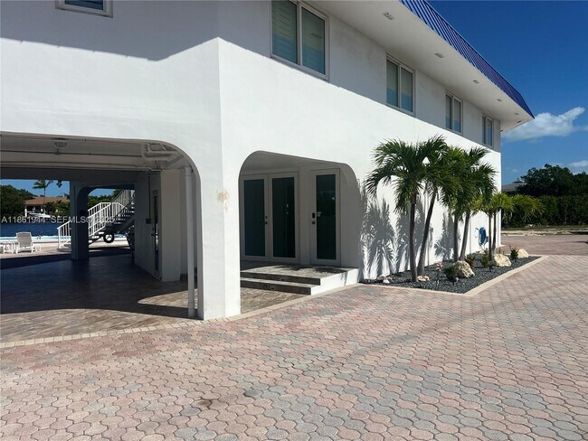 Building Photo - 7760 Aviation Blvd