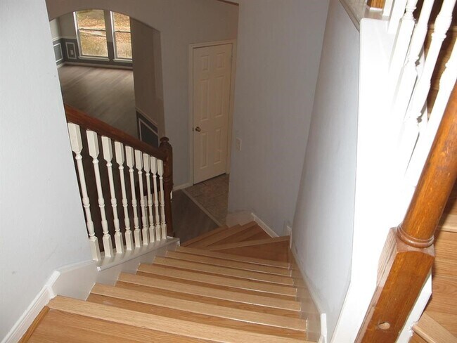 Building Photo - 8819 Diamond Lake Ln
